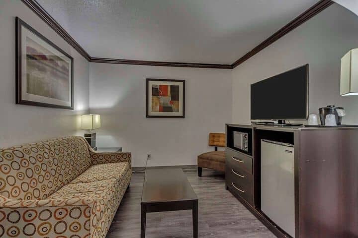 Room 49 of 103