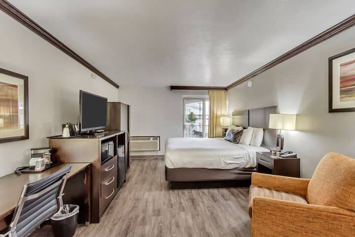 Room 34 of 103