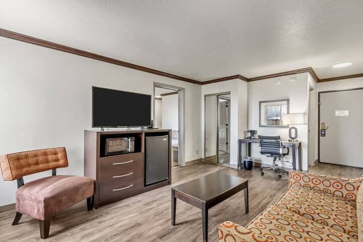 Room 28 of 103
