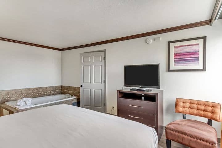 Room 15 of 103