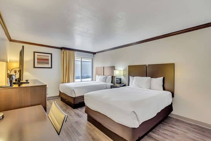 Room 40 of 103