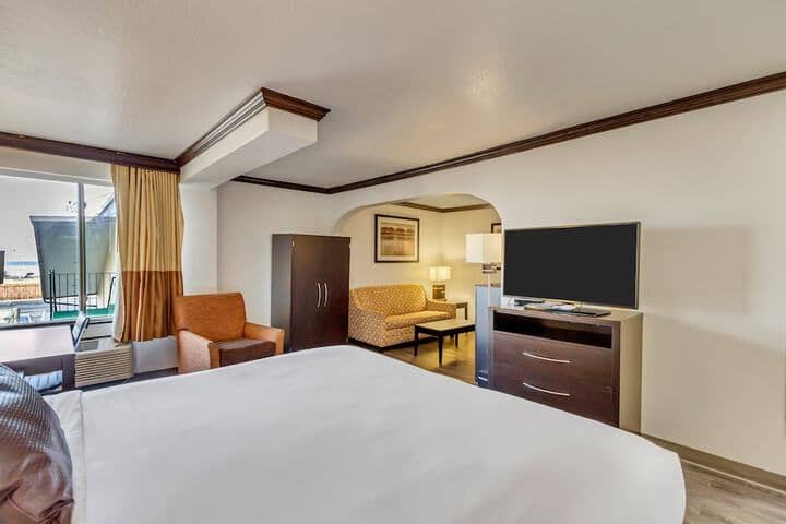 Room 36 of 103