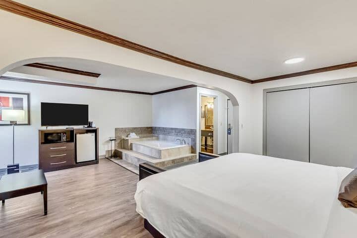 Room 25 of 103