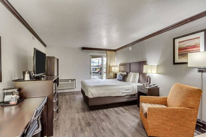 Room 27 of 103