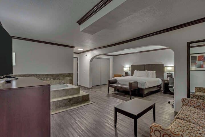 Room 71 of 103