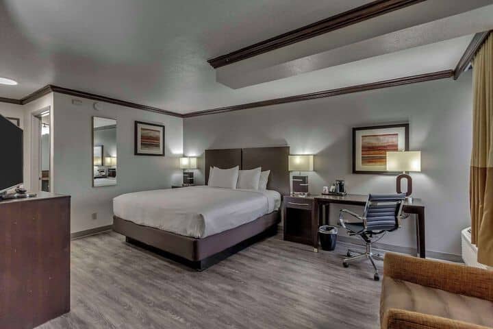 Room 48 of 103