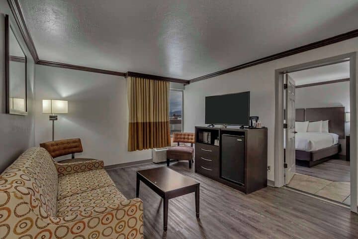 Room 50 of 103