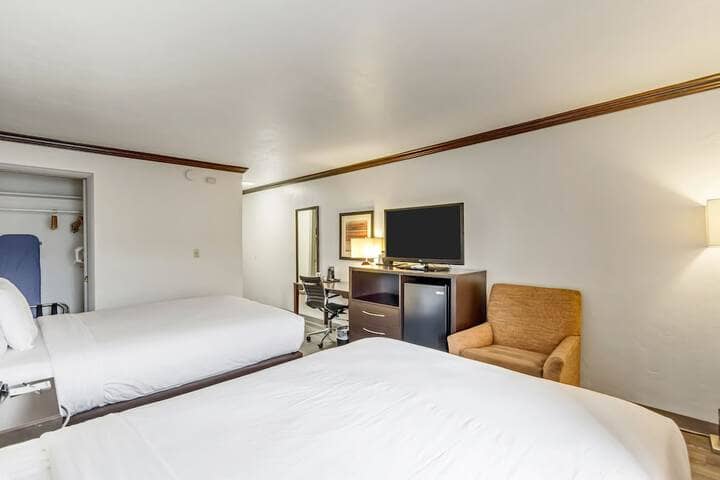 Room 33 of 103