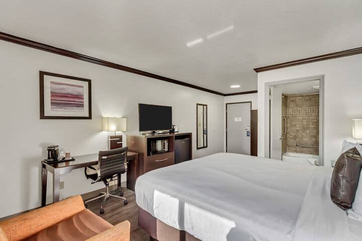 Room 35 of 103