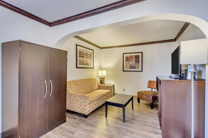 Room 20 of 103