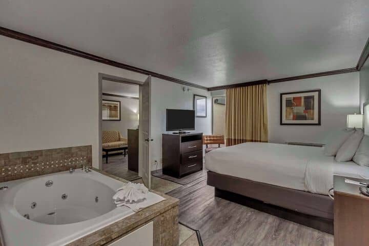 Room 62 of 103