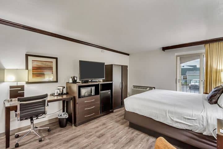 Room 17 of 103