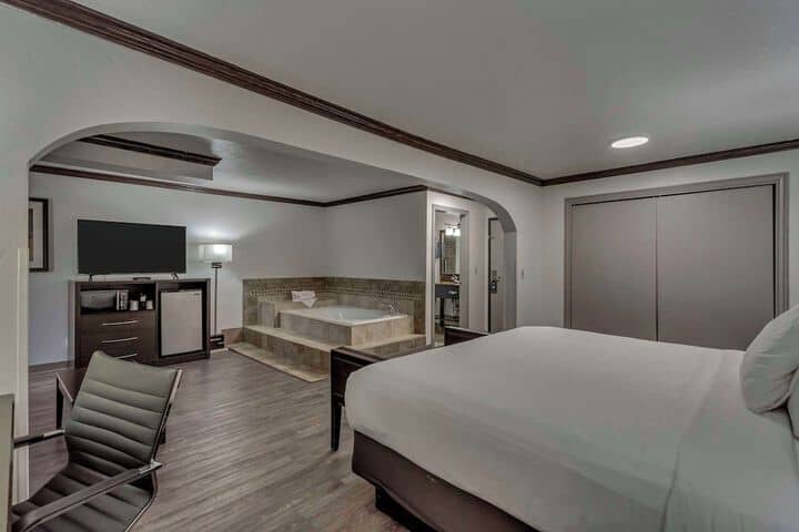 Room 73 of 103