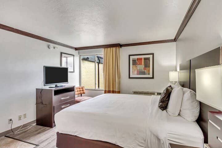Room 32 of 103